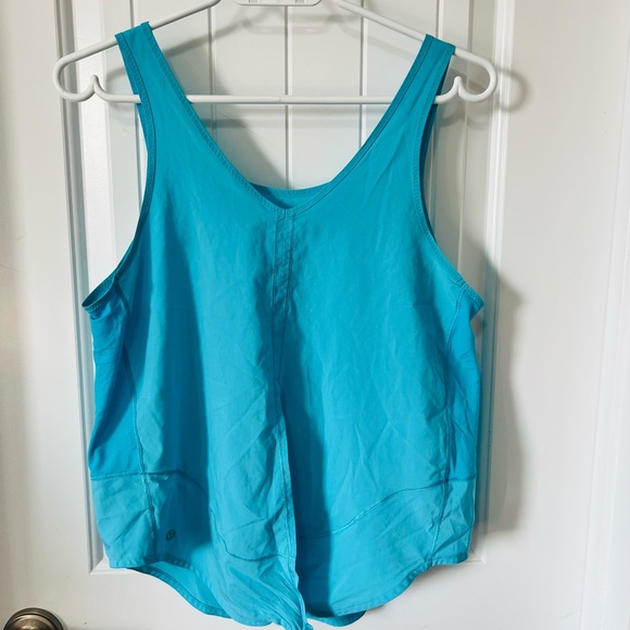 Lululemon. Lightweight, rounded hem. Light blue. Size 8. Loose fit. Tag removed. - Picture 2 of 4